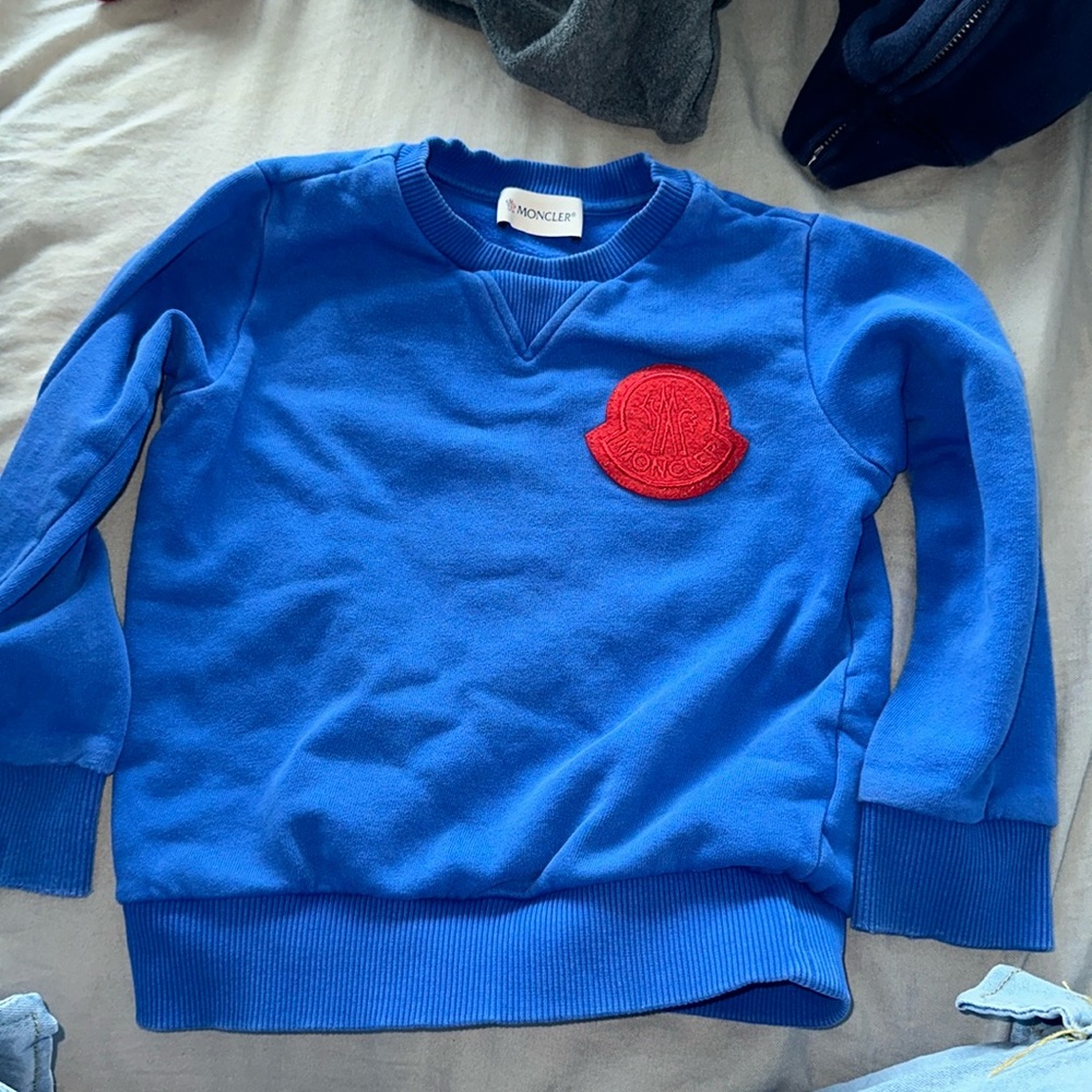 355.00 Moncler sweatshirt unisex size 5t